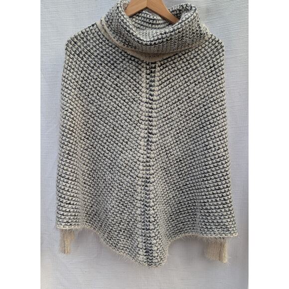 Freeway Textured Fuzzy Poncho Cape Sweater Sz M Oversized Comfy Black Cream - Picture 1 of 5